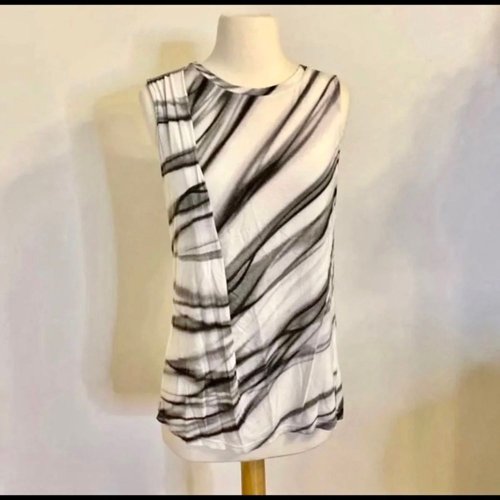 Rose & Olive Artsy Sleeveless Top‎